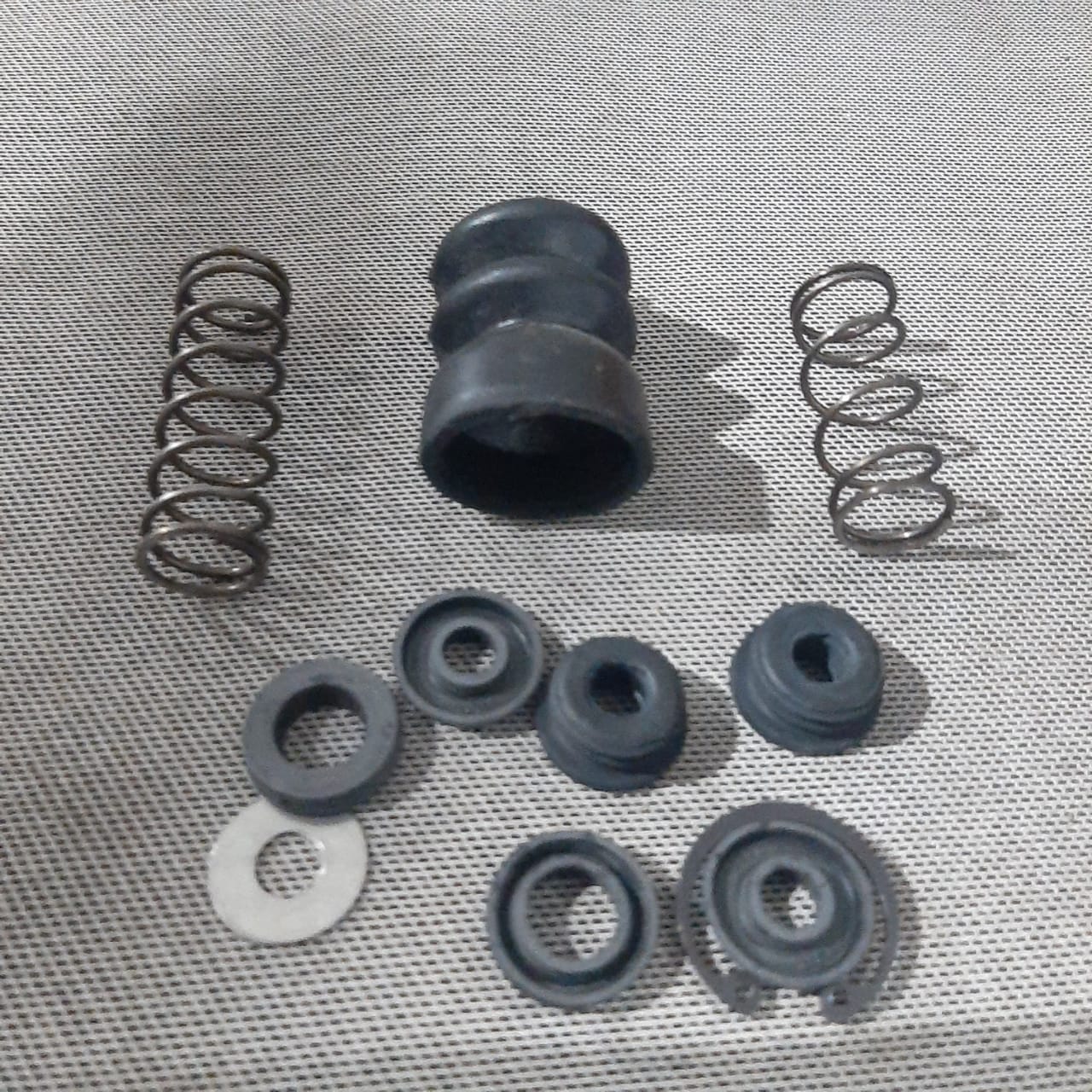 KIT DE REPARACION DE BOMBA CENTRAL DE FRENO RE205