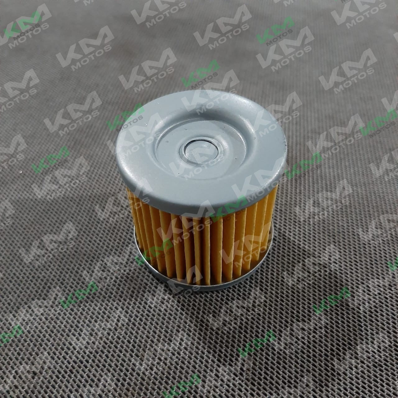 Filtro de aceite KM Motos para motos GXT, GN125, ATUL, EN125, XTM200, GIXXER 150 y DR200, visible en la imagen.
