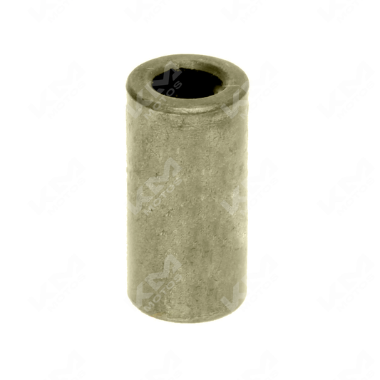 Buje de guardacadena inferior ORIGINAL para DM150, pieza mecánica con detalles metálicos y estructura resistente.