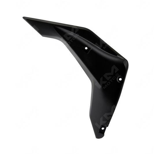 Cubierta de tanque derecha ORIGINAL DM150, protección metálica en color negro para maquinaria agrícola.