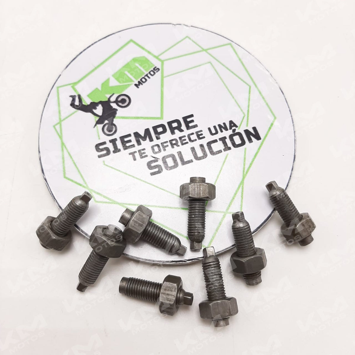 Tornillos regulador balancín superior para culata de motos CG125, CG150 y CG200, marca universal, en imagen.