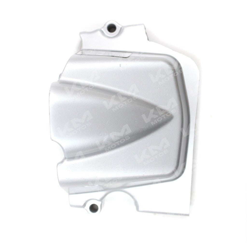 Tapadera de sprocket Universal GENE-200, visible en la imagen, muestra detalles y acabado en metal para protección y apariencia.