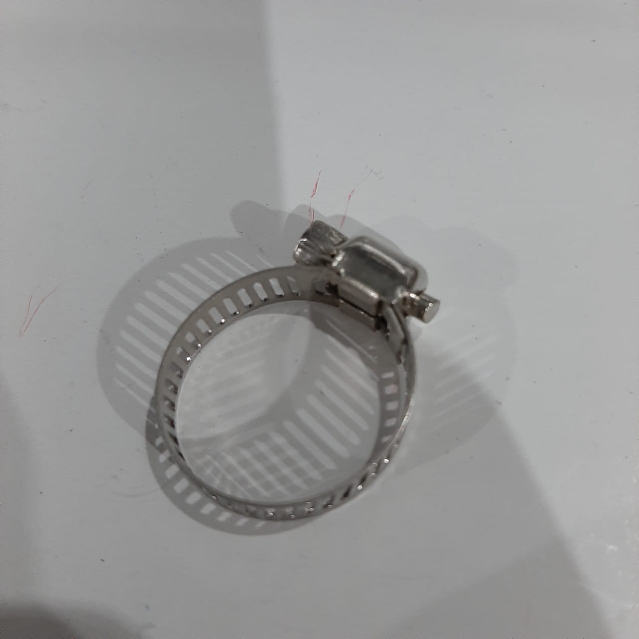 ABRAZADERA DE METAL 1.0