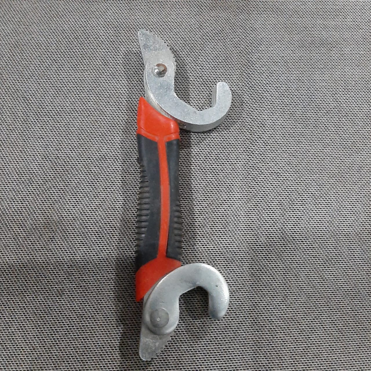 LLAVE MULTIUSOS AJUSTABLE PEQUENA