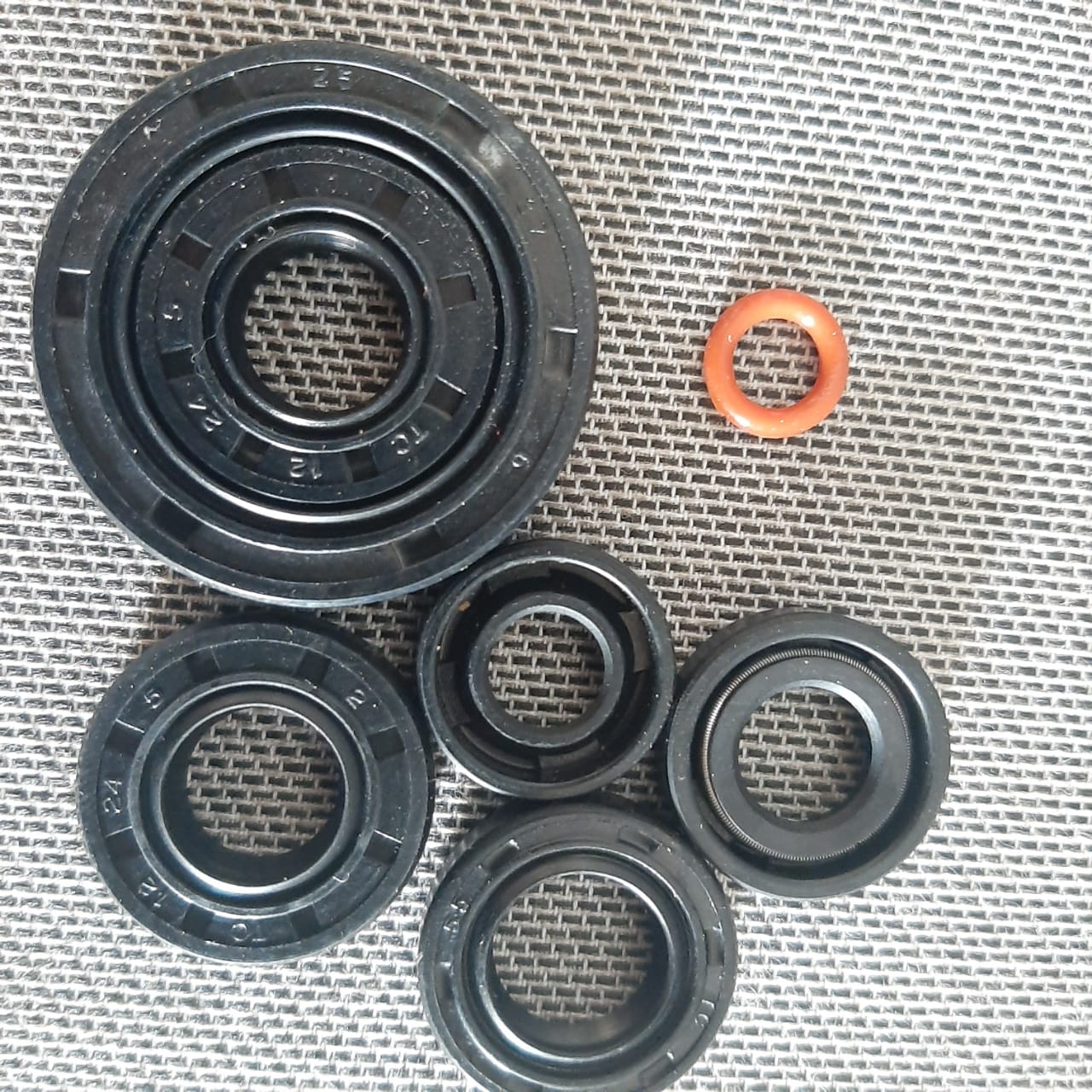 SELLOS DE MOTOR NS200 (RETENEDORES)