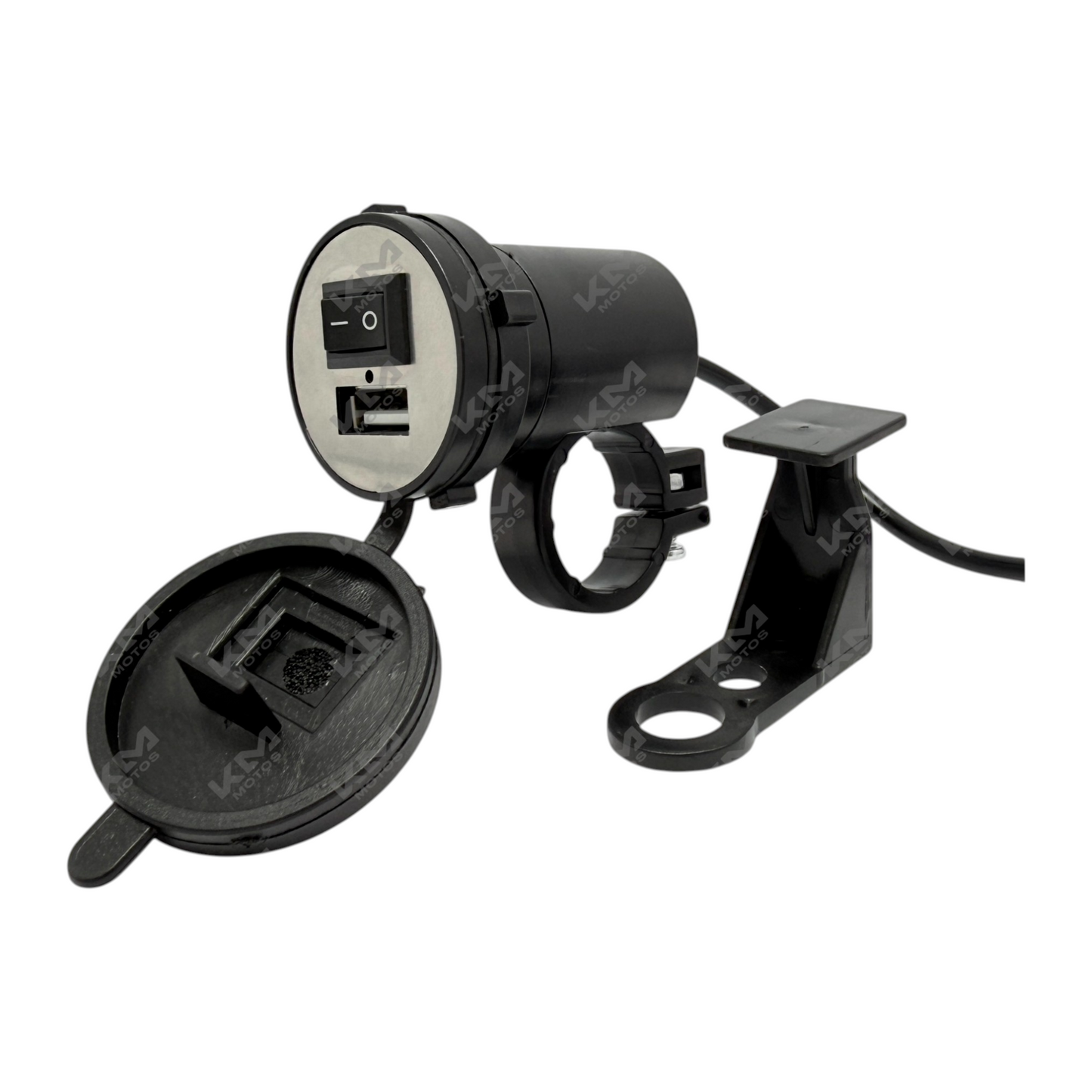 Cargador de celular USB KM Motos Manub Black de 2.5A conectado a un teléfono, con diseño compacto y negro.