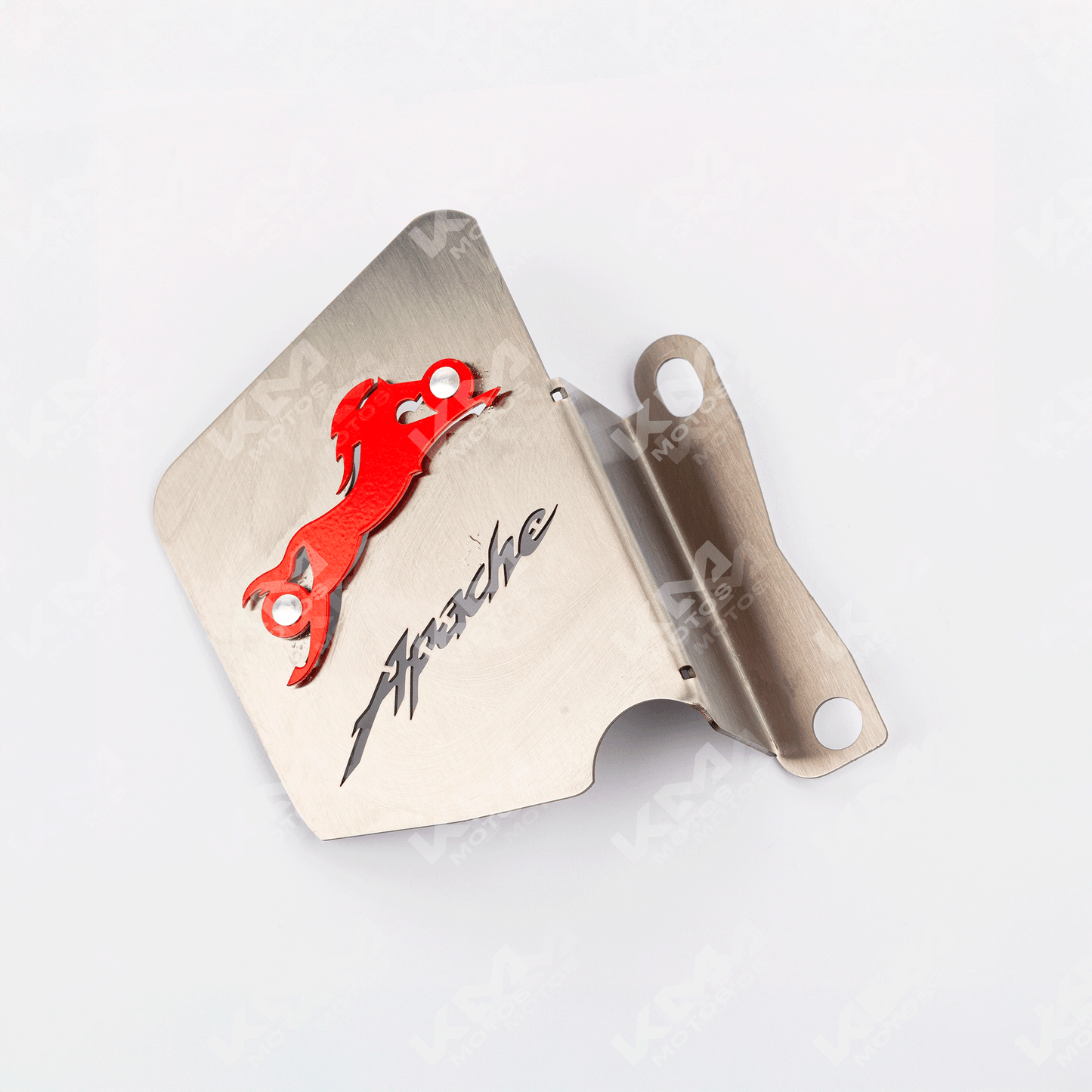 Protector de caliper KM Motos Apache 200RTR, resistente y de alta calidad, visible en imagen con detalles de montaje.