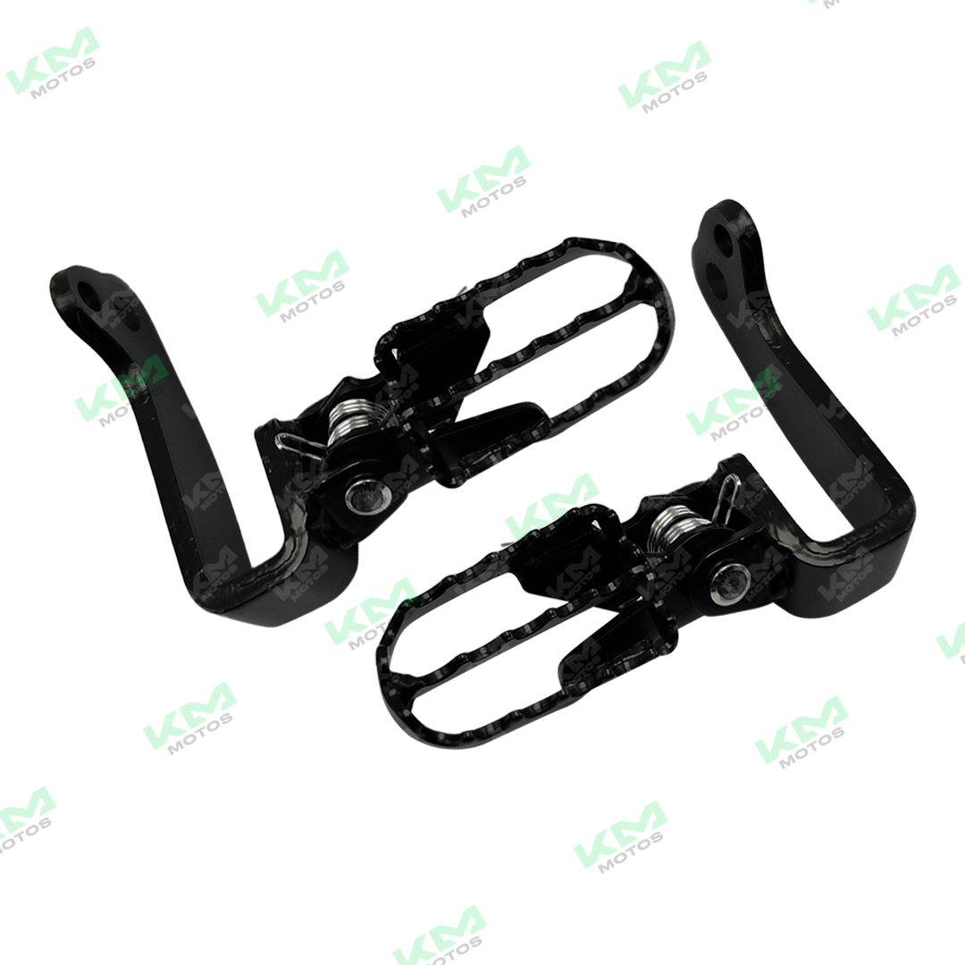 Estribos delanteros GXT200/KMF200 de marca universal con base, visibles en la imagen, diseñados para vehículos todoterreno.