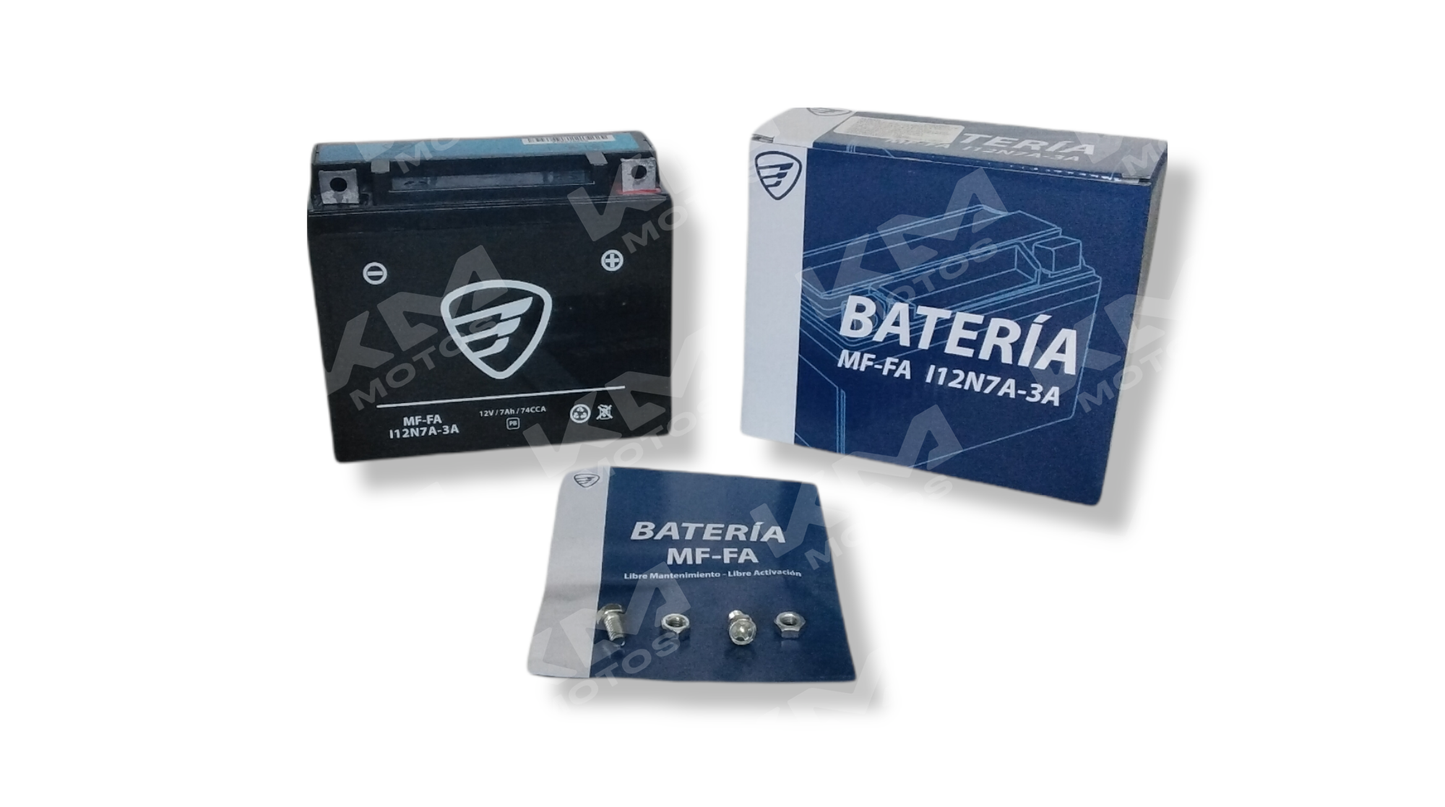 Batería Kms 12N7-3A para motos, compatible con Honda XL200 y modelos RYDER HC200 y SHINERAY 200, vista lateral.