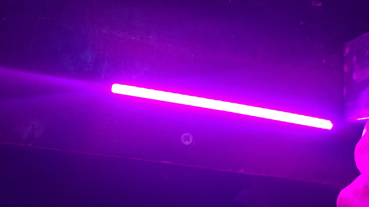 Barritas de luz LED KMMOTOSHN en blister, con varias barras iluminadas y cable de conexión visible.