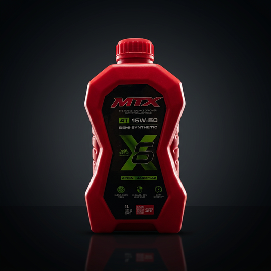 Aceite semi sintético 15W50 MTX, envase con etiqueta visible, para motor de automóvil, en fondo blanco.