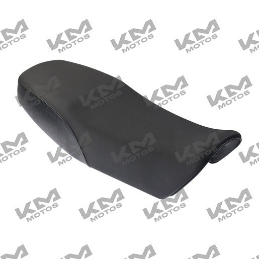 Asiento negro para sistema de chasis Italika FT150TS, pieza original, con detalles de fabricación y acabado en cuero sintético.