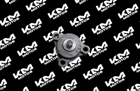 Bomba de aceite para motor, componente mecánico en color metálico, diseñada para sistemas de lubricación de vehículos.