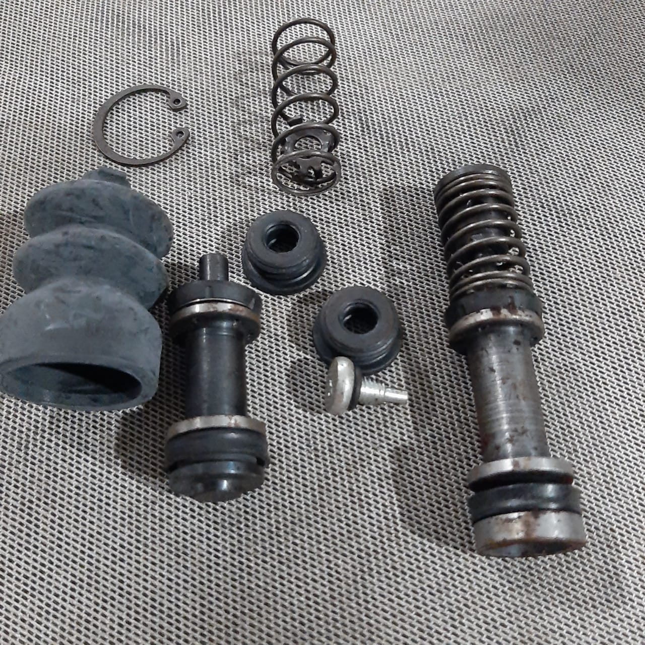 KIT DE REPARACION DE BOMBA CENTRAL DE FRENO RE205