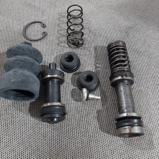 KIT DE REPARACION DE BOMBA CENTRAL DE FRENO RE205