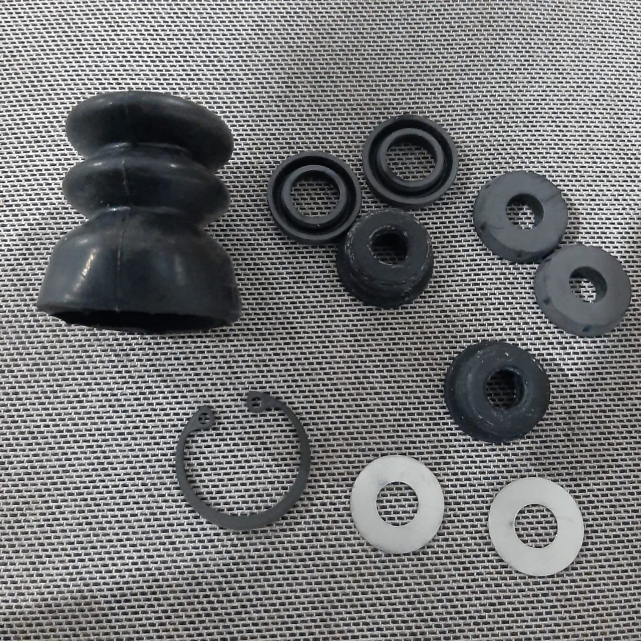 KIT DE EMPAQUES DE BOMBA DE FRENO RE205