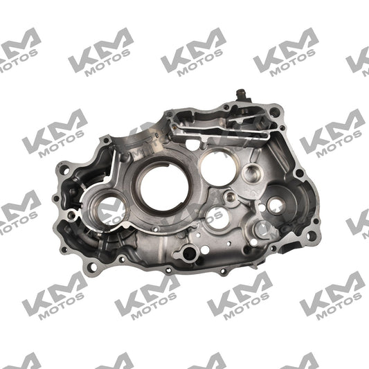Sistema de motor derecho para motocicleta Italika DM 200, componente original E07010087, en color negro y metálico.