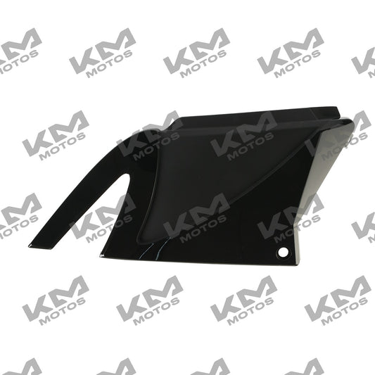 Cubierta lateral izquierda negra para sistema de chasis Italika RT180, parte original F13010669, en buen estado.