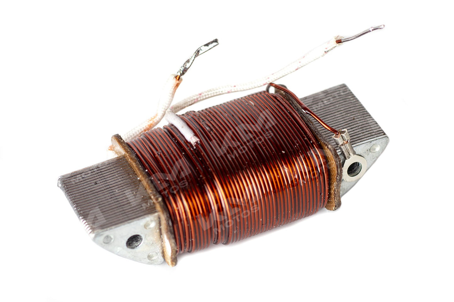 Bobina de luces y carga DT175 12V de la marca Universal, vista frontal con cable y conexiones visibles.