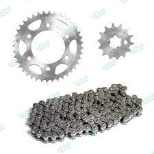 Kit de tracción para FZ16, 40T/14T, marca KM Motos, con cadena y componentes visibles en la imagen.