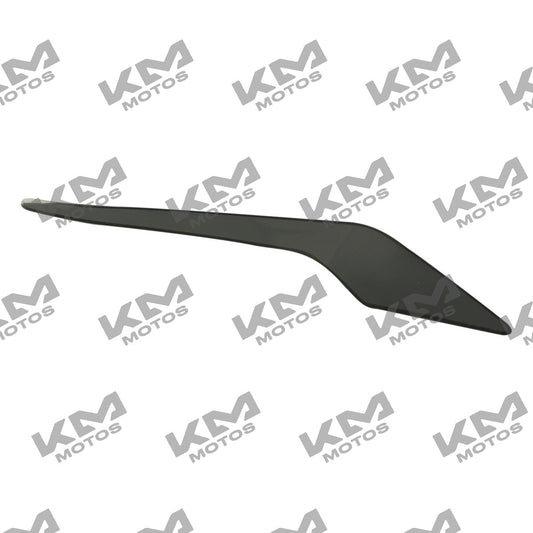 Etiqueta cubre faro derecho para Italika 250Z, accesorio original F13020477, con diseño específico y marca Italika.