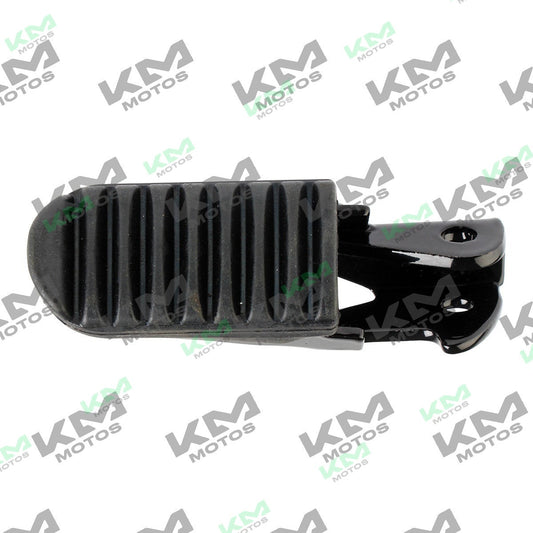 Base de estribo Conjunto Posapie Izquierdo DM150 visible en la imagen, parte izquierda del soporte para motocicleta.