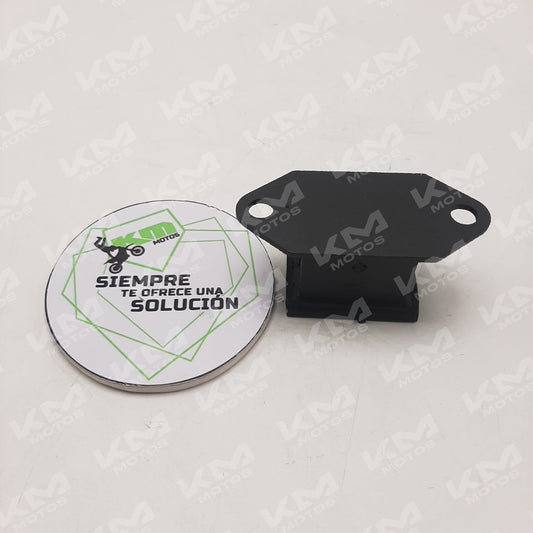 Anillo de hule Varroc para cargador de motor RE205/175/RE4S Facelift, mostrado en la imagen con superficie negra y detalles resistentes.