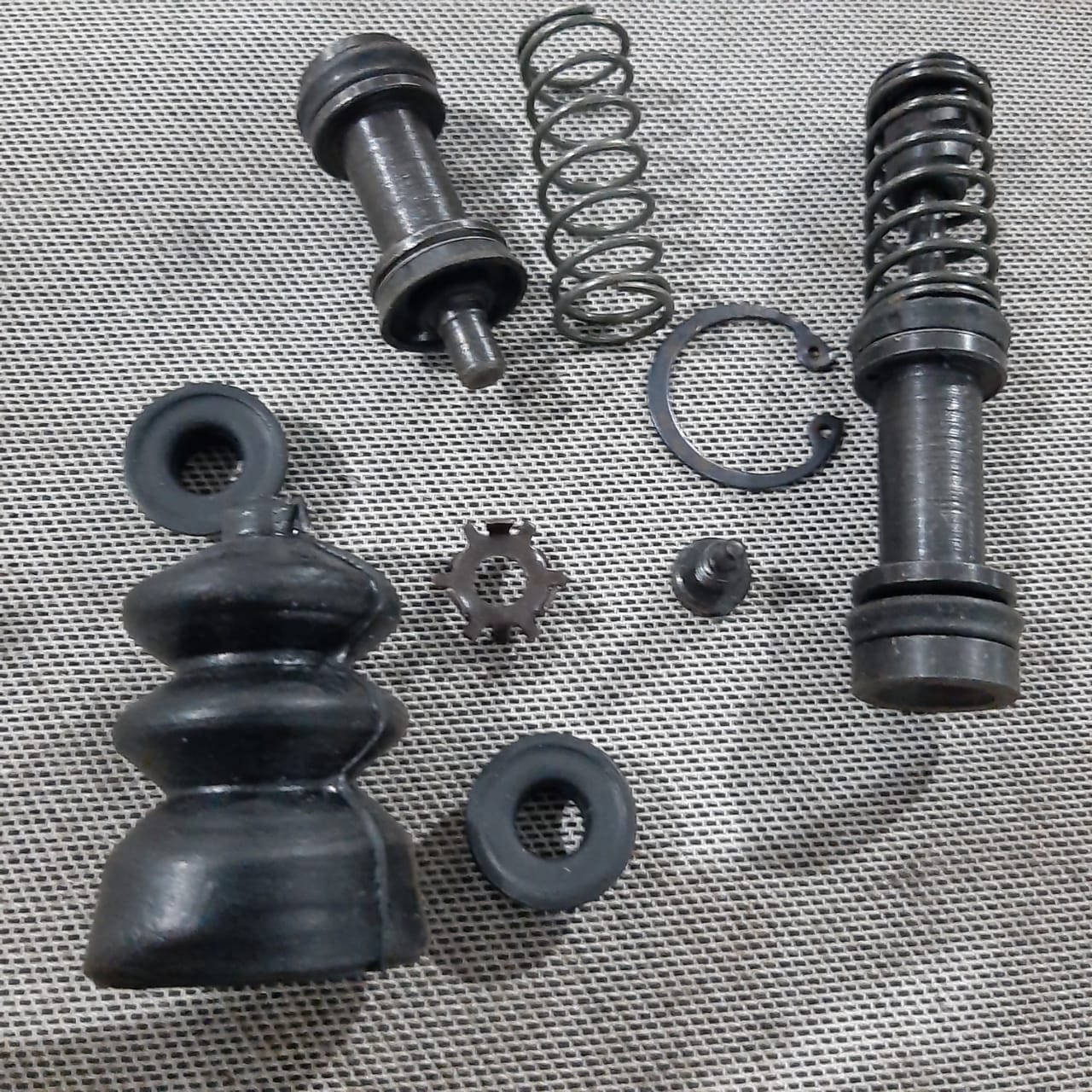 KIT DE EMPAQUES DE BOMBA DE FRENO RE205/175