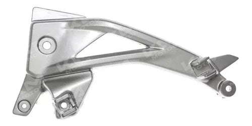 Estribo delantero izquierdo para Pulsar 180 y 220 de la marca Varroc, mostrando el estribo de metal con detalles.