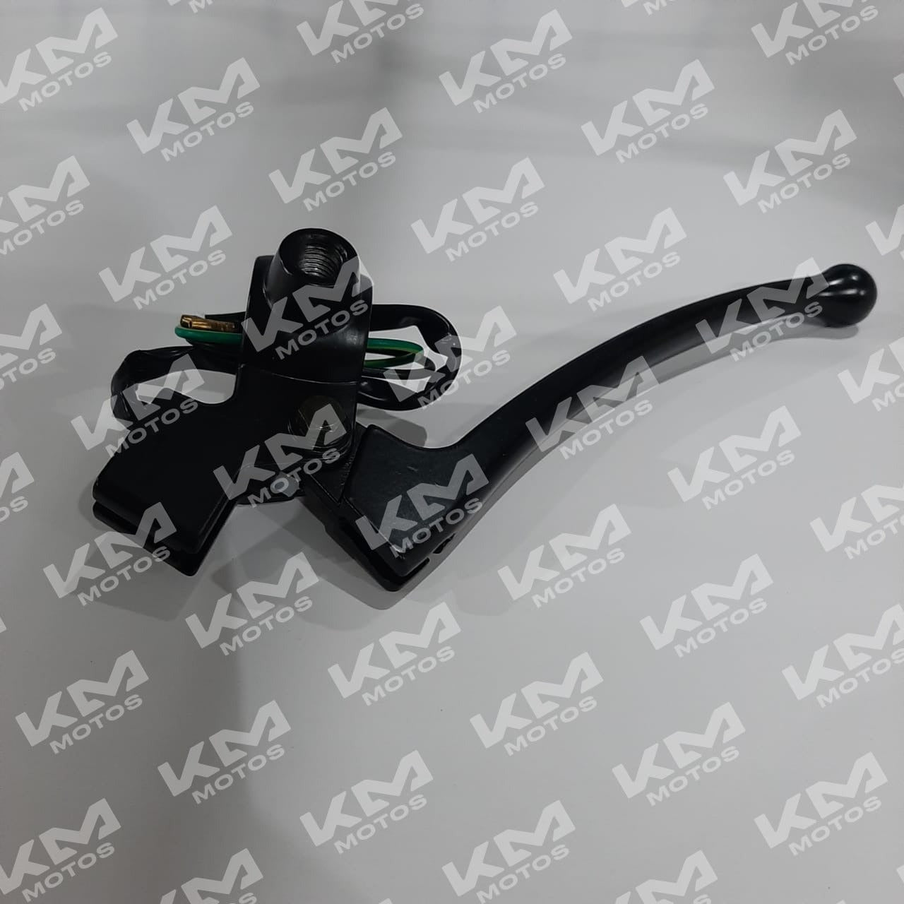 Manecilla de clutch FT125 con base de marca Universal, pieza de repuesto para motocicleta, visible en la imagen.