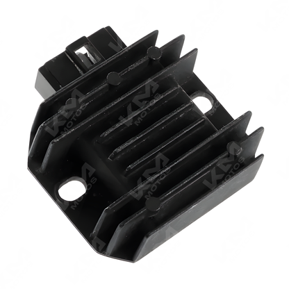 Regulador de voltaje Vort-X 200 de KM Motos, componente para reparación y mantenimiento de motos, con conexiones visibles.