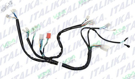 Sistema eléctrico secundario Italika CS125, arnés eléctrico original F06050037 con cables y conexiones visibles.