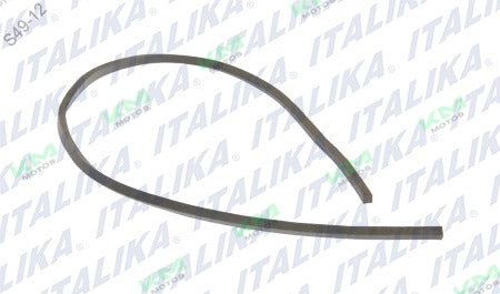 Aislador de cubierta negro Italika DS150, sistema de chasis original F12040002, visible en la imagen.