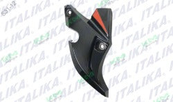 Cubierta derecha del faro negra para sistema de chasis Italika FT150GT, pieza original F13010649.