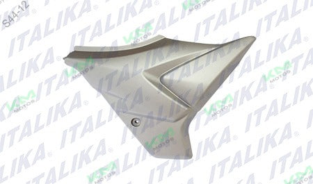 Cubierta lateral derecha de chasis en color grafito para Italika FT150 GT, pieza original F13010828.