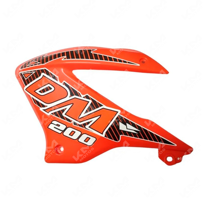 Cobertura izquierda de tanque ZDM200 de la marca ORIGINAL, resistente y diseñada para protección y durabilidad del tanque.