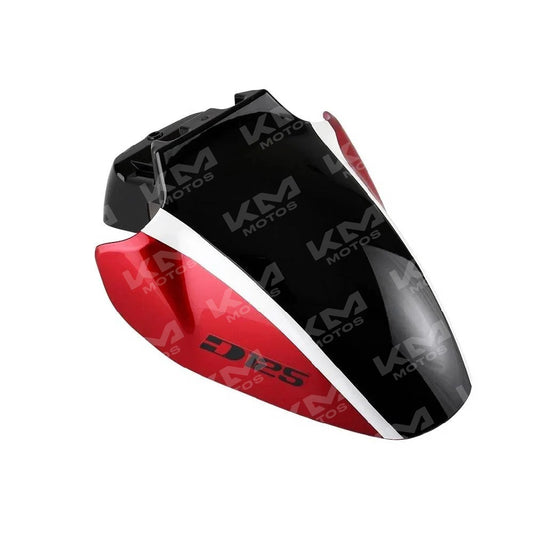 Guardafangos del Negro Rojo D125, protección de neumáticos y carrocería, color negro con detalles en rojo, en excelente estado.