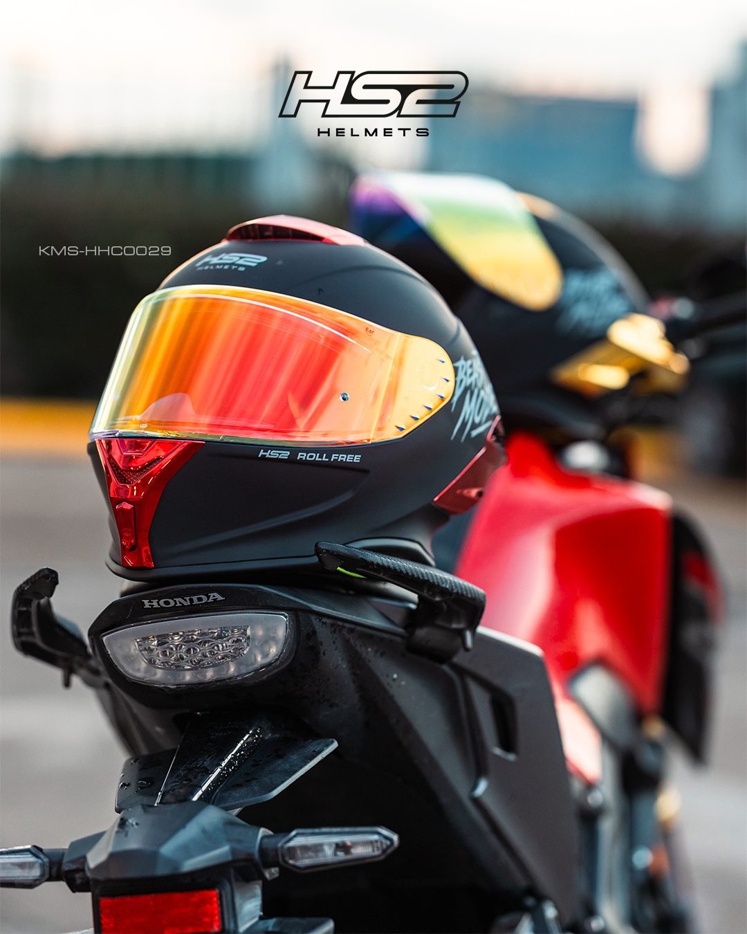 Casco integral HS2 Beast Mode ZL-602 HS2 D.V. con visera roja fotocromática, ECE/DOT, en color negro, vista frontal.