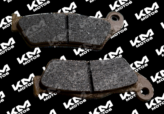 Pastillas de freno delanteras para Pulsar 200 NS, marca Universal, en proceso de trabajo, vista en la imagen.
