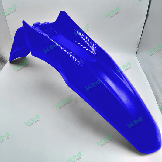 Guardafangos delantero azul para XM200 de la marca Meek, visible en la imagen con detalles de montaje y acabado resistente.