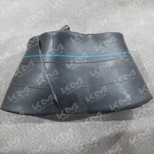 Neumáticos Axus 90/90-19, neumáticos de motocicleta con banda de rodadura y perfil en buen estado, en color negro.