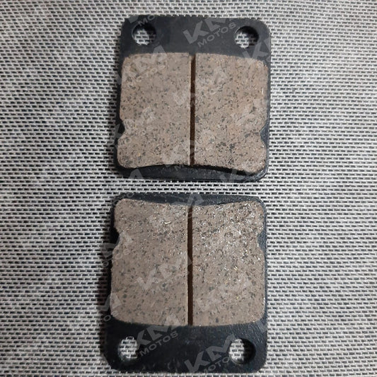 Pastilla de freno Mek FT150/COBRA cuadrada, componente de freno para vehículos, en color metálico con diseño resistente