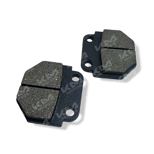 Pastillas de freno Polaris BYQ150 de marca Universal, vista de las pastillas de freno para vehículos.