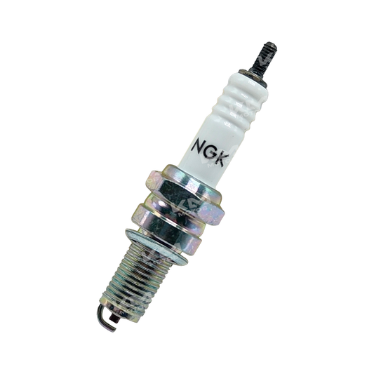 Bujía NGK D8EA de KM Motos, vista de la candela con detalles del electrodo y rosca, utilizada para motores de motocicleta.