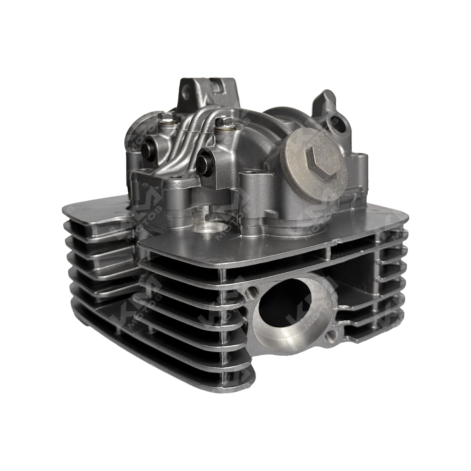 Culata completa KM Motos GXT200/KMF200, vista de la parte superior con detalles del motor y componentes metálicos.
