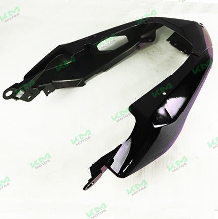 Cadena de transmisión Yamaha FZ16 negra de la marca Lr, vista en primer plano con detalles de los eslabones.