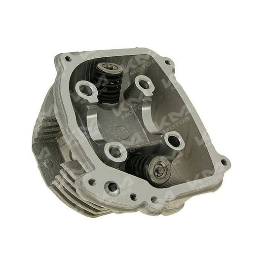Culata completa para motor GY6-125, imagen que muestra detalles de la culata de motocicleta.
