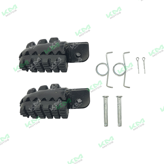 Estribos XM200Z de color negro, con superficie antideslizante y diseño resistente para vehículos.