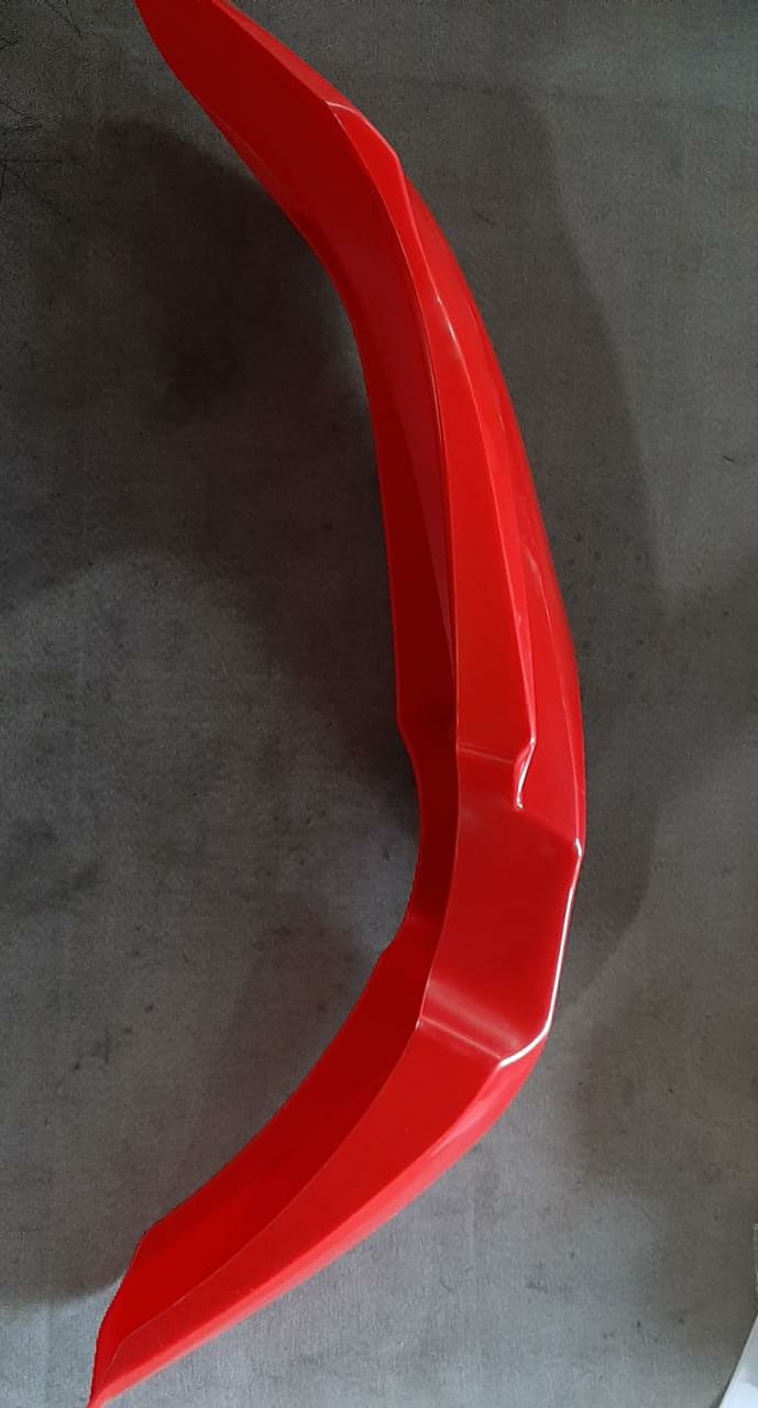 Guardafango rojo para Yamaha YZ250 de KM Motos, resistente y de alta calidad, diseñado para protección y durabilidad en motocross.