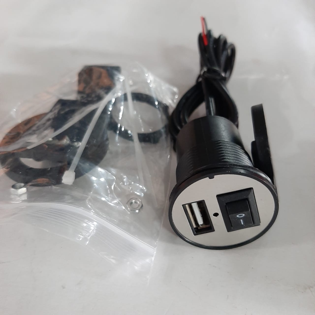 CARGADOR USB UNIVERSAL REDONDO